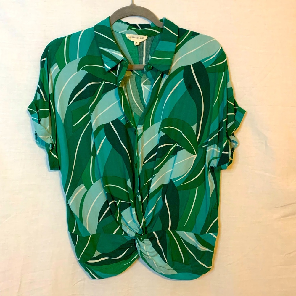Sunburst Kiss Women’s Green Tropical Short Sleeves Top. Size XL.SKU 236